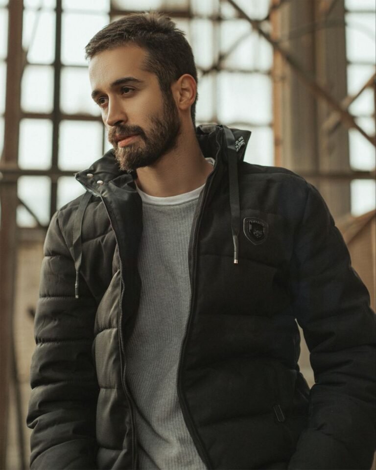 Insulated puffer jacket with stand up collar